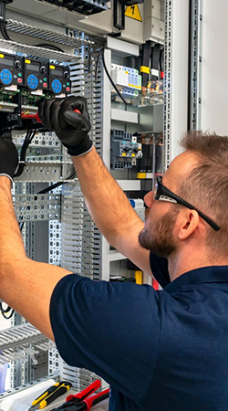 Teknik ekibimiz çalışırken